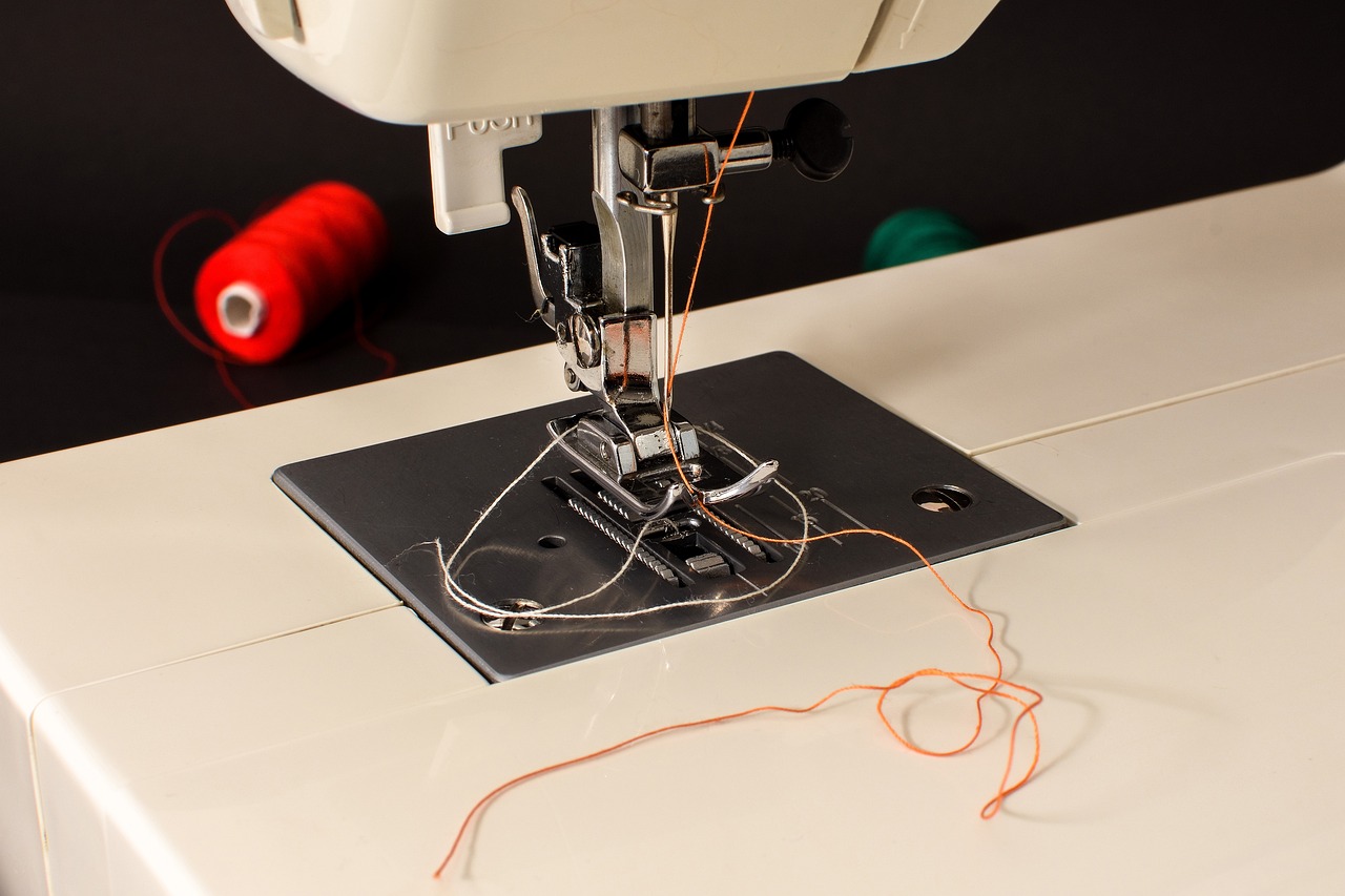 How to Prevent a Sewing Machine from Jamming